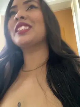 Snapshot of RousseSmith chatting on May 6, 7:52 pm RousseSmith online show from May 6, 7:52 pm