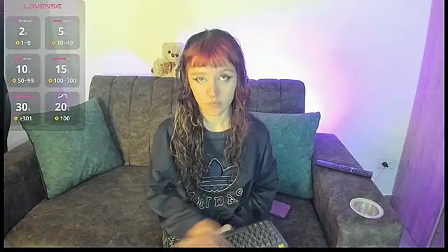 velmoon online show from March 18, 6:33 pm