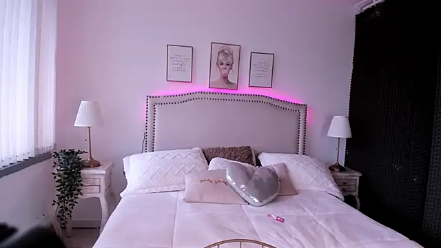 Maya-jhons online show from February 15, 2:03 pm