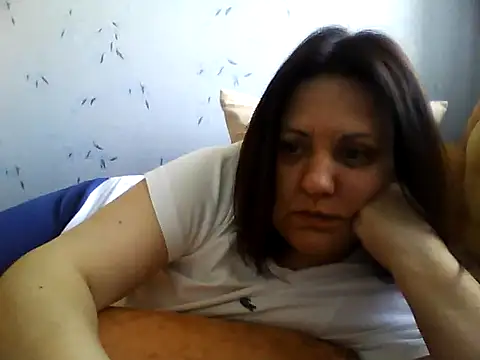 Snapshot of LockyCharm111 chatting on May 5, 4:42 am LockyCharm111 online show from May 5, 4:42 am