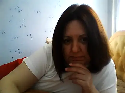 Snapshot of LockyCharm111 chatting on May 7, 1:27 pm LockyCharm111 online show from May 7, 1:27 pm