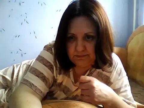 Snapshot of LockyCharm111 chatting on May 10, 6:07 am LockyCharm111 online show from May 10, 6:07 am