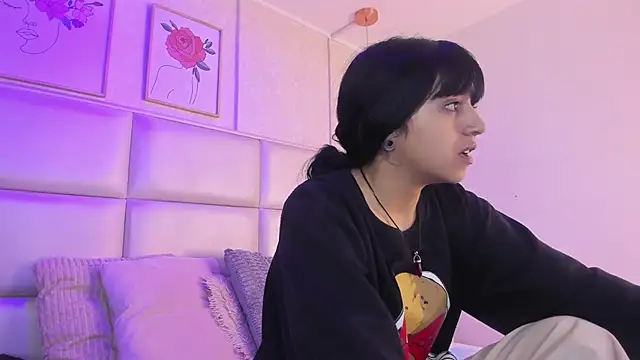 Snapshot of Xara_u chatting on June 9, 10:32 pm Xara u online show from June 9, 10:32 pm