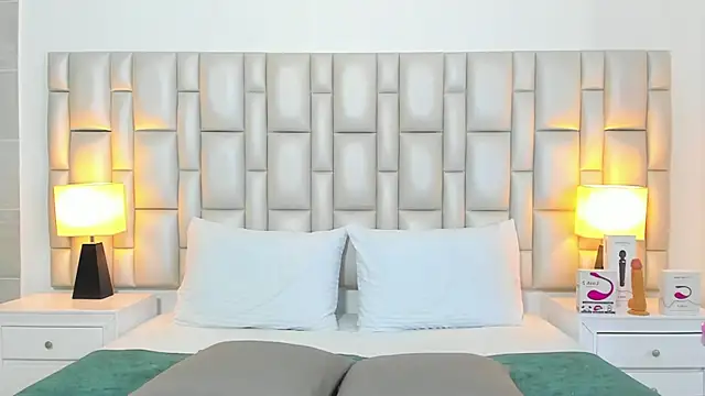 Snapshot of paola_katy_dicks chatting on October 31, 7:59 pm paola katy dicks online show from October 31, 7:59 pm