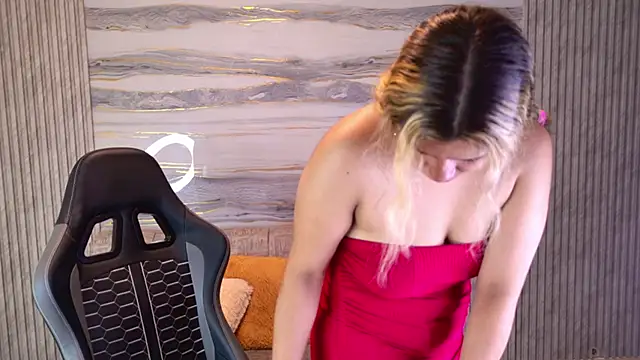 Snapshot of Sophie19__ chatting on May 10, 12:43 pm Sophie19 online show from May 10, 12:43 pm
