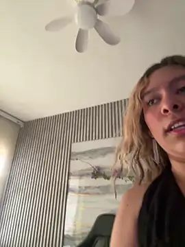 Snapshot of Sophie19__ chatting on June 6, 2:33 pm Sophie19 online show from June 6, 2:33 pm