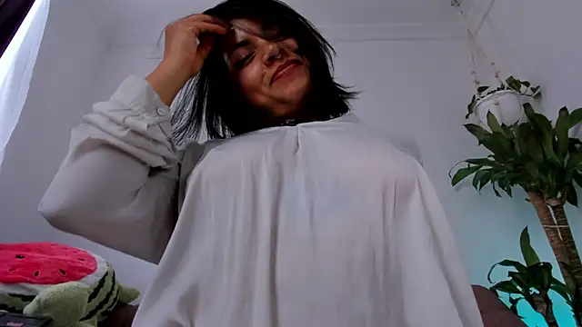 Snapshot of sara-jules chatting on May 7, 3:28 pm sara-jules online show from May 7, 3:28 pm
