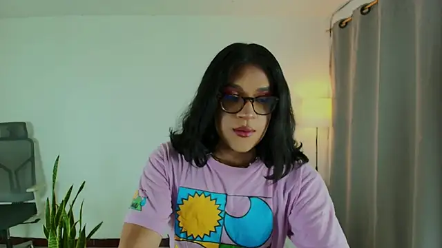 Snapshot of succubus_Vitta chatting on May 13, 11:00 pm succubus Vitta online show from May 13, 11:00 pm