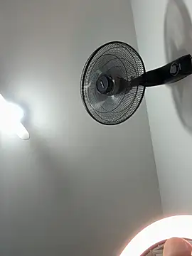 valerie20  online show from May 23, 4:07 am
