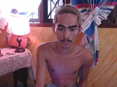 Snapshot of PlayWSlimm chatting on March 20, 4:06 am PlayWSlimm online show from March 20, 4:06 am