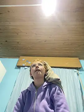Snapshot of Luna33- chatting on May 24, 1:43 am Luna33- online show from May 24, 1:43 am