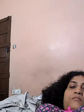 Snapshot of sexysilmy chatting on June 23, 7:17 am sexysilmy online show from June 23, 7:17 am