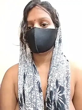 Snapshot of ankita077 chatting on May 5, 12:51 am ankita077 online show from May 5, 12:51 am
