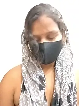 Snapshot of ankita077 chatting on May 10, 4:50 am ankita077 online show from May 10, 4:50 am