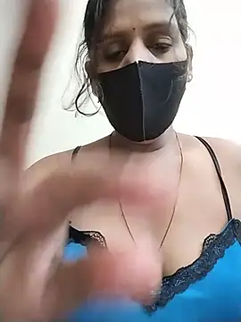 Snapshot of ankita077 chatting on June 18, 11:03 am ankita077 online show from June 18, 11:03 am