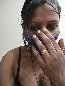 Snapshot of ankita077 chatting on July 24, 10:52 pm ankita077 online show from July 24, 10:52 pm