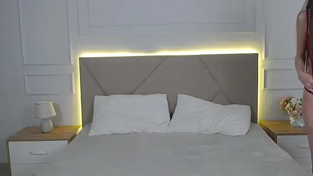 AlisiaStill  online show from March 4, 12:00 pm