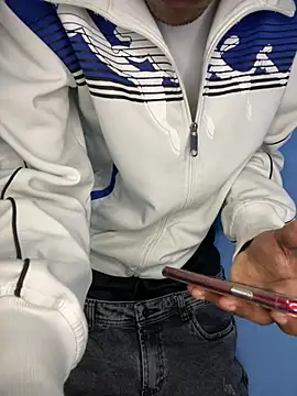 Snapshot of mondacuo3000 chatting on February 28, 11:44 am mondacuo3000 online show from February 28, 11:44 am