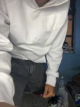 Snapshot of mondacuo3000 chatting on March 8, 12:20 pm mondacuo3000 online show from March 8, 12:20 pm