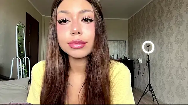 Snapshot of You_Club_Winx chatting on June 5, 8:09 am You Club Winx online show from June 5, 8:09 am