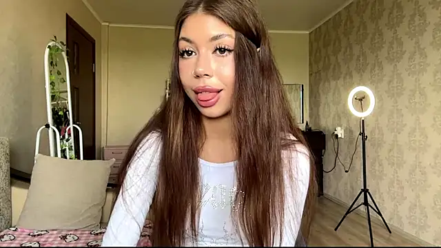 Snapshot of You_Club_Winx chatting on June 7, 8:29 am You Club Winx online show from June 7, 8:29 am