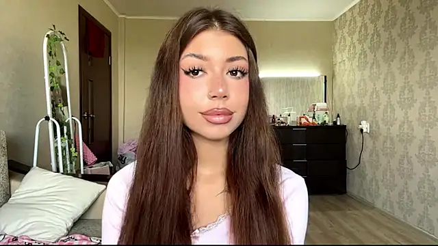 Snapshot of You_Club_Winx chatting on June 14, 7:32 am You Club Winx online show from June 14, 7:32 am