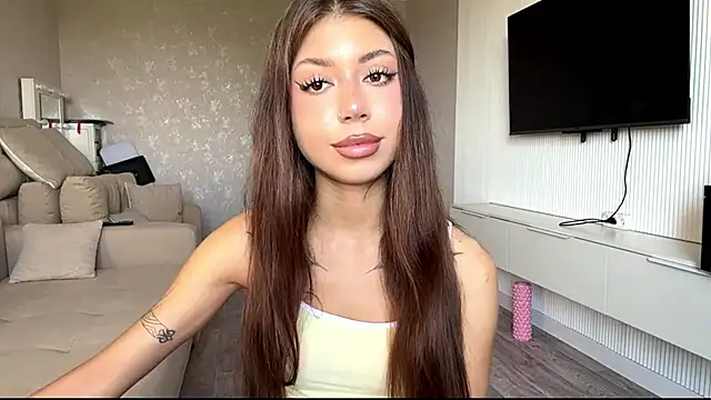 Snapshot of You_Club_Winx chatting on June 20, 8:17 am You Club Winx online show from June 20, 8:17 am