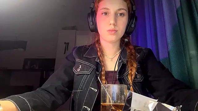 AliceCarrol online show from March 10, 3:28 pm