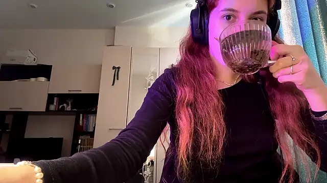 AliceCarrol online show from March 14, 8:20 am