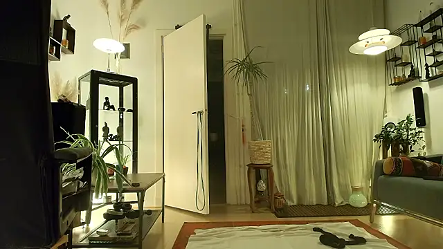 Snapshot of MiloXLive chatting on March 13, 12:50 am MiloXLive online show from March 13, 12:50 am