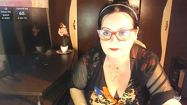 exiMIlf online show from June 30, 5:14 pm