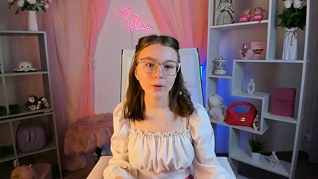 Snapshot of ElliFrankenweenie chatting on March 9, 9:24 am ElliFrankenweenie online show from March 9, 9:24 am