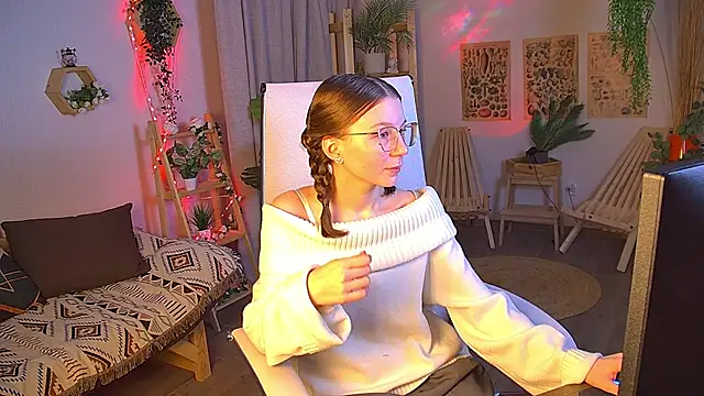 Snapshot of ElliFrankenweenie chatting on March 13, 6:20 am ElliFrankenweenie online show from March 13, 6:20 am