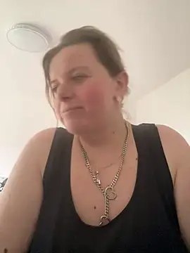 Laura-Loveyou online show from February 18, 1:18 pm