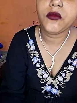 Snapshot of Nency_Love143 chatting on June 2, 10:17 am Nency Love143 online show from June 2, 10:17 am