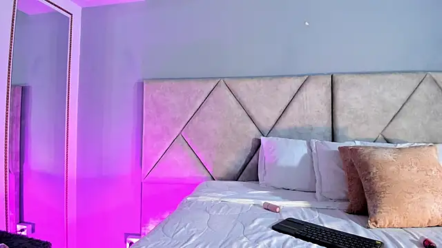 KaattyDoll online show from February 12, 8:15 pm