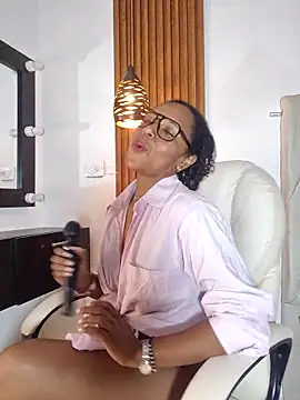 Snapshot of samaraa_smith1 chatting on June 4, 12:33 pm samaraa smith1 online show from June 4, 12:33 pm