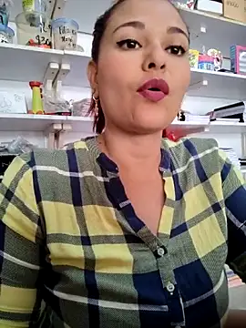 Snapshot of haffsa__ chatting on May 25, 12:44 pm haffsa online show from May 25, 12:44 pm