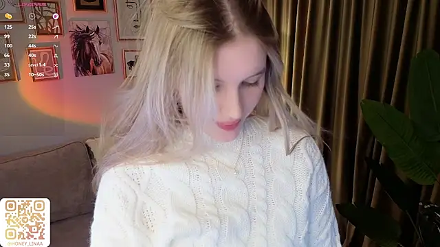 Snapshot of honey_kors chatting on March 8, 3:05 pm honey kors online show from March 8, 3:05 pm