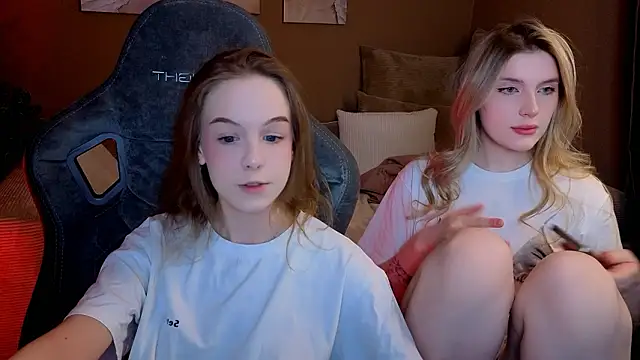 Snapshot of honey_kors chatting on March 20, 4:01 pm honey kors online show from March 20, 4:01 pm