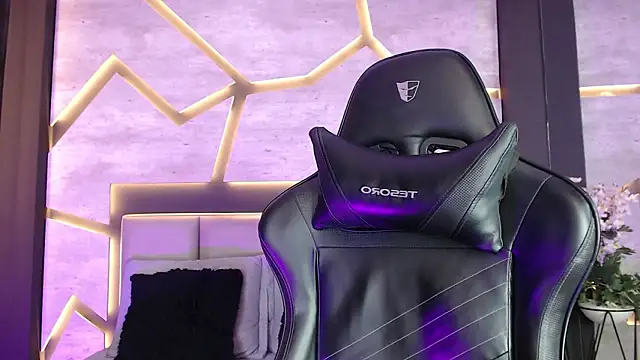 SinLickerr online show from March 17, 6:55 pm