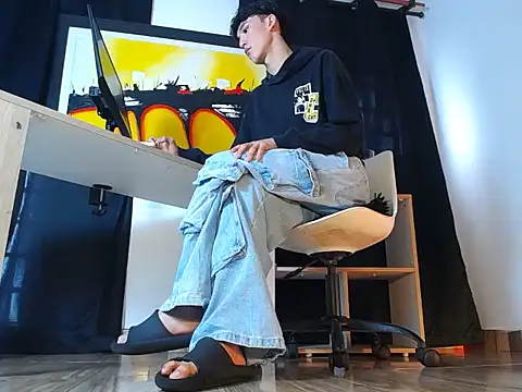 jullian ricci online show from February 17, 7:53 pm