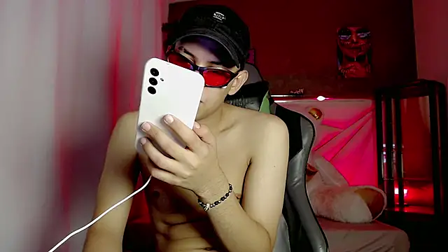 Top and bottom online show from April 28, 2:27 am