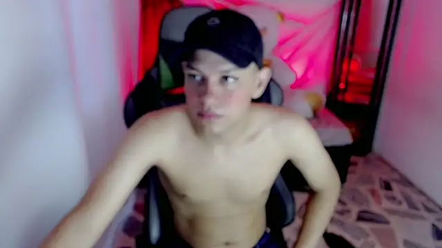 Top and bottom online show from April 28, 8:14 pm