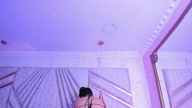 CloheBell online show from March 8, 1:15 pm