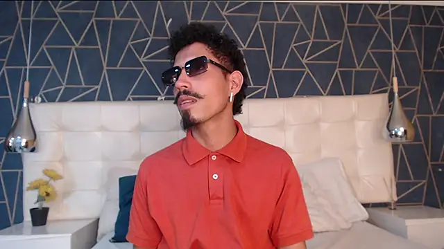 NoaahTylor online show from February 16, 7:54 pm