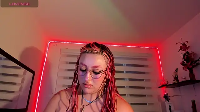 Emily Jonesh online show from April 28, 12:21 pm