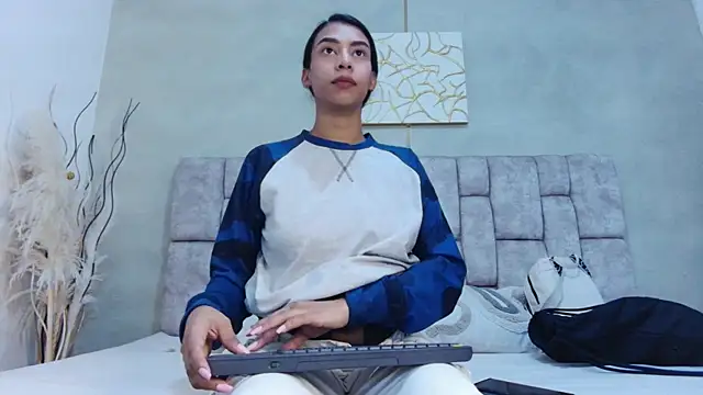 Snapshot of MelanyStone_ chatting on May 12, 1:52 pm MelanyStone online show from May 12, 1:52 pm