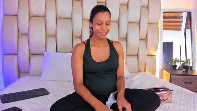 Snapshot of MelanyStone_ chatting on July 24, 11:52 am MelanyStone online show from July 24, 11:52 am