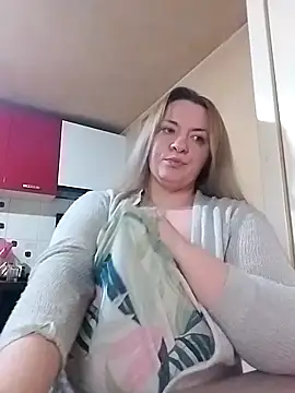 HotStepmommy4 online show from February 19, 10:50 pm